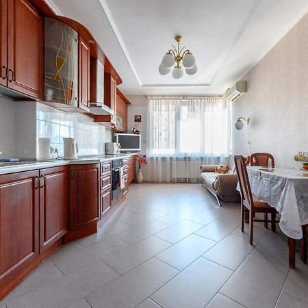 Happy Time Appartement Odessa Buitenkant foto