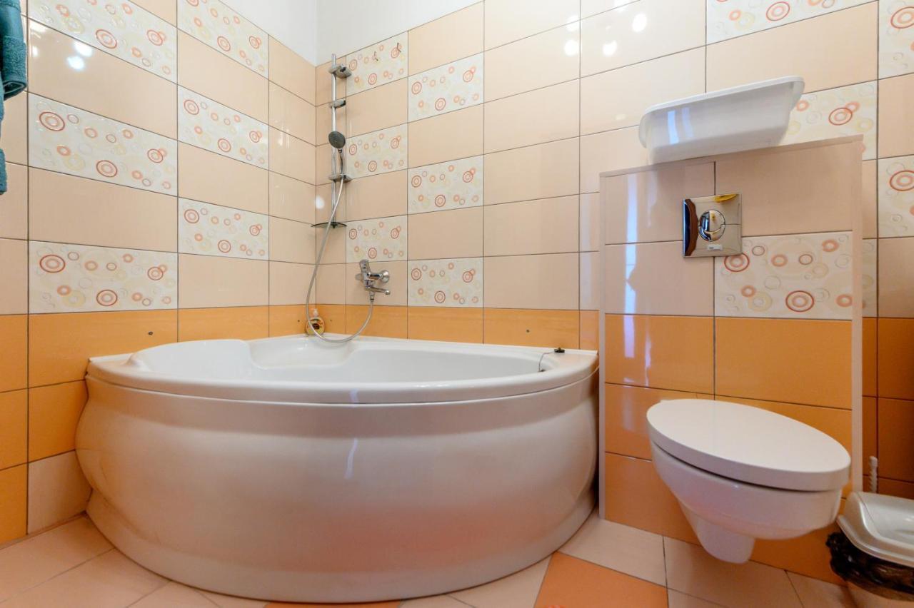 Happy Time Appartement Odessa Buitenkant foto