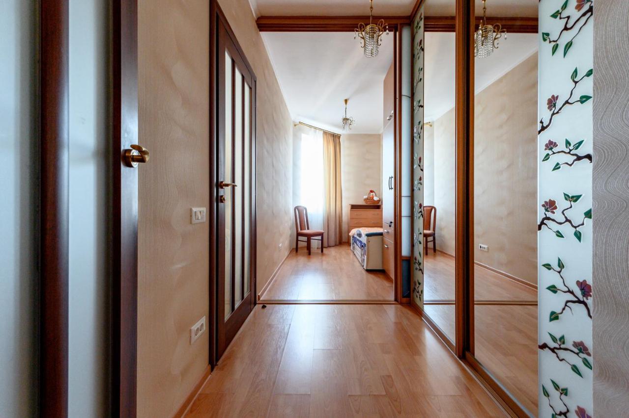 Happy Time Appartement Odessa Buitenkant foto